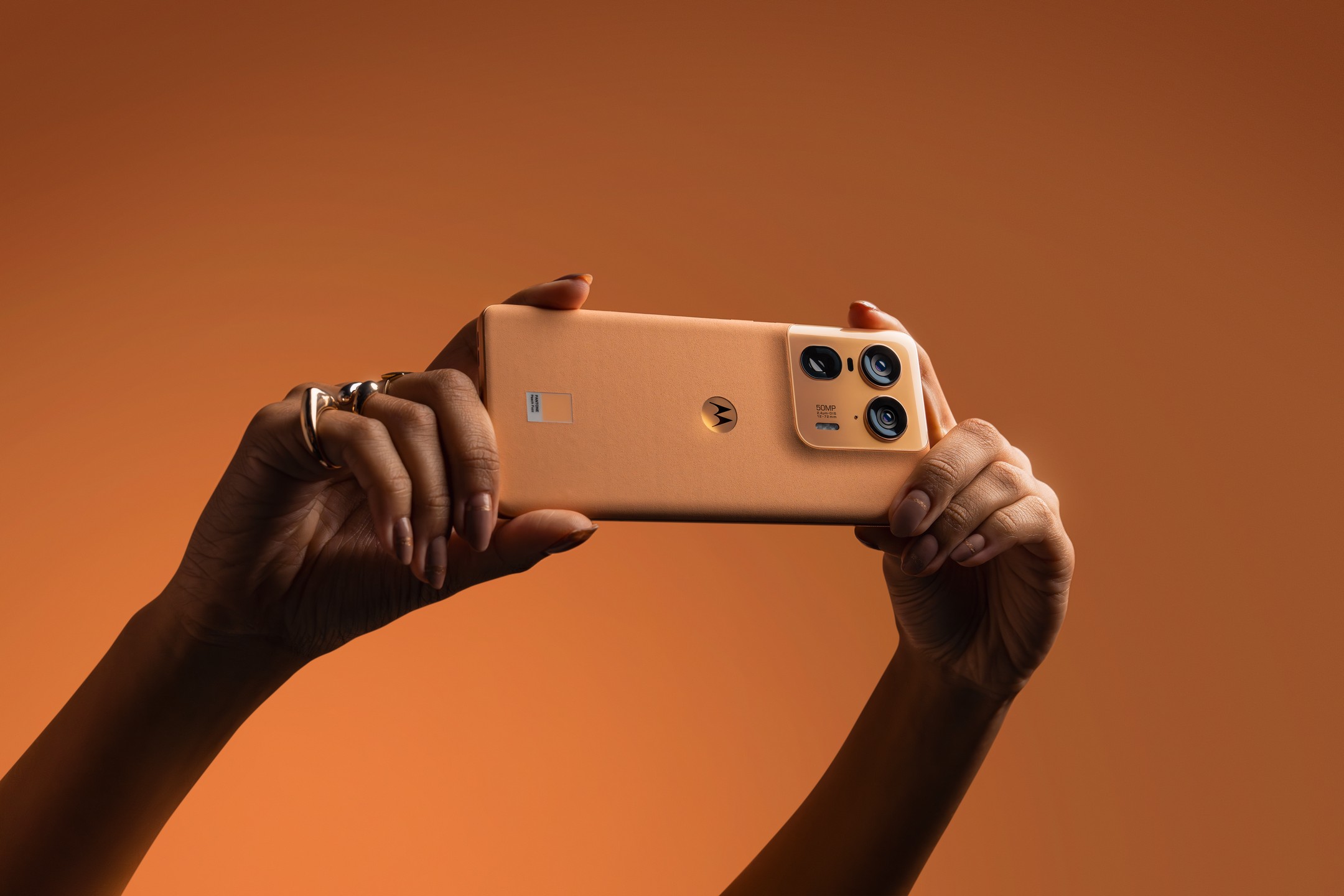 Moto Edge 50 Ultra – nie musi bać się droższej konkurencji
