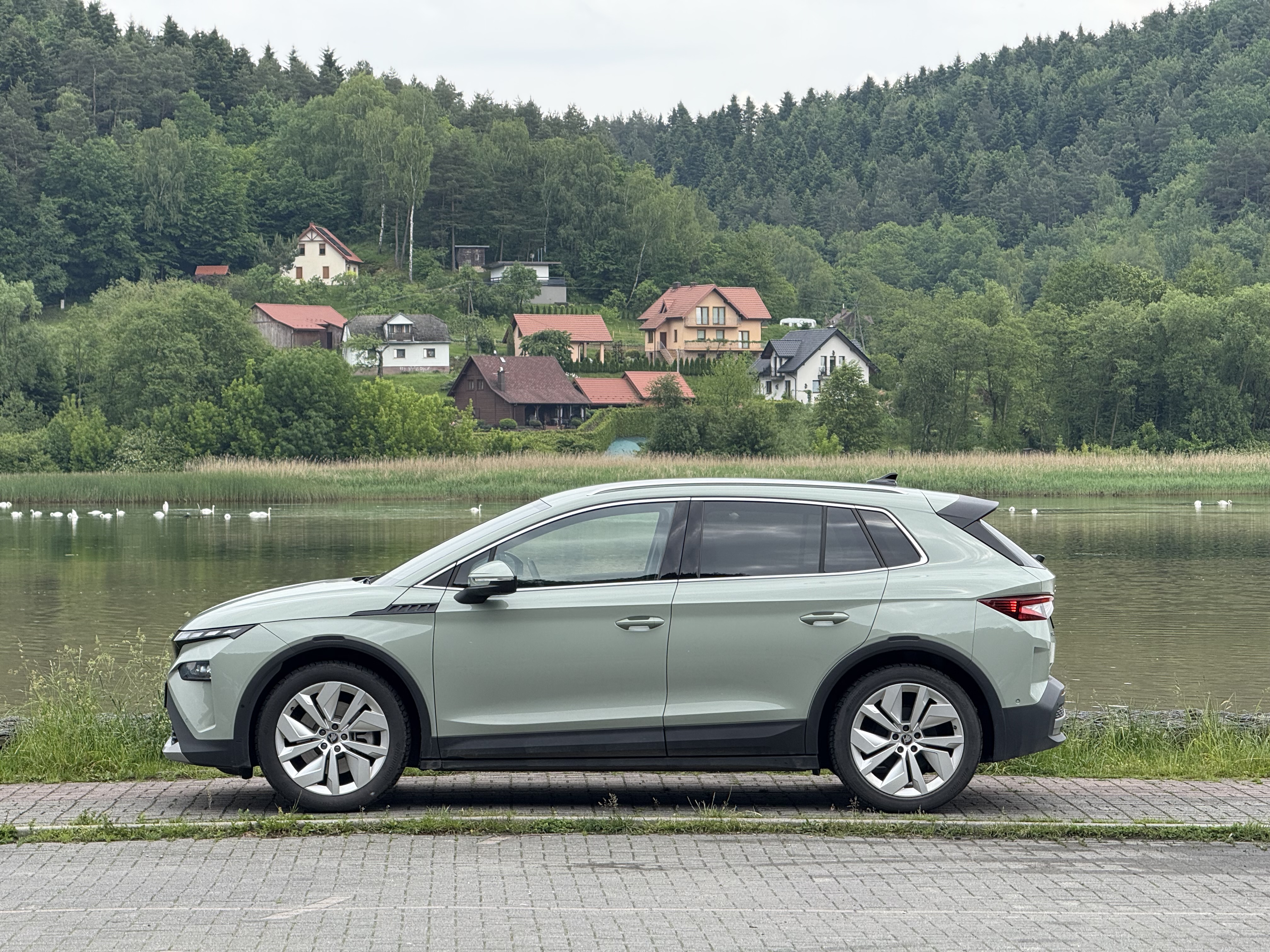 Skoda Elroq – elektryczny SUV, który robi robotę bez zbędnego szumu