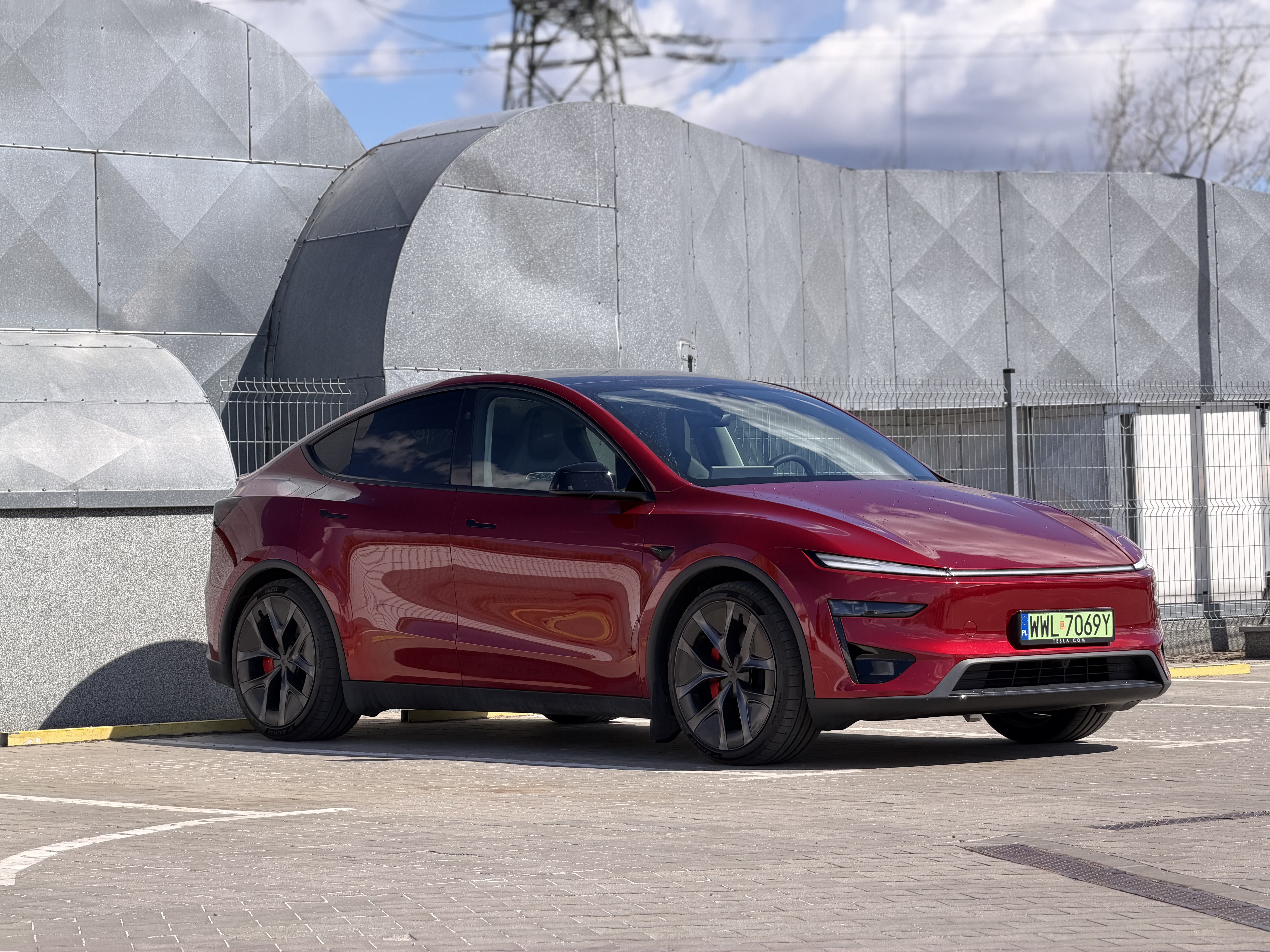 Tesla Y Performance to definicja SUV