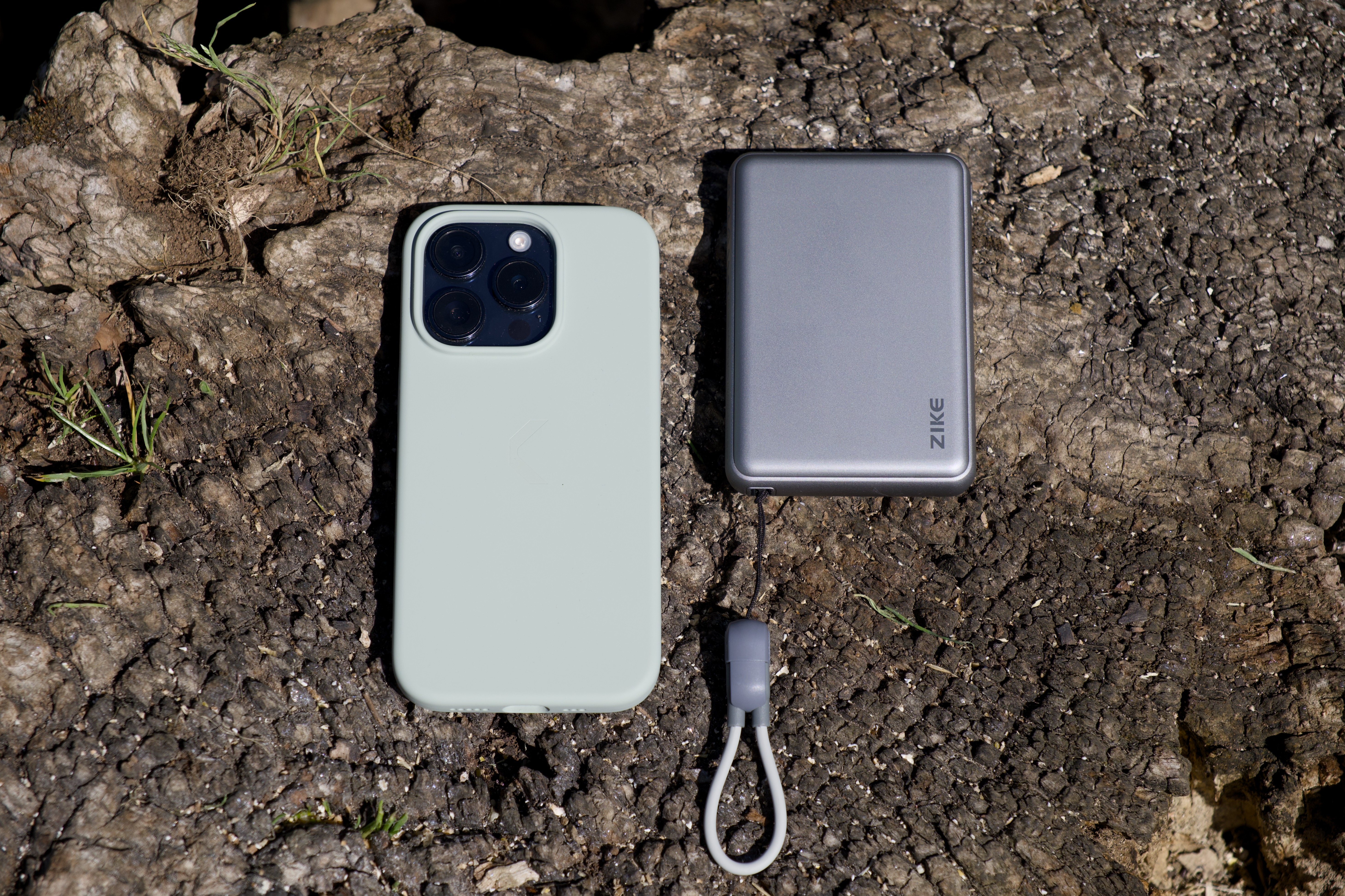 QI2, 15 W i bateria półprzewodnikowa – recenzja ZIKE Z1052