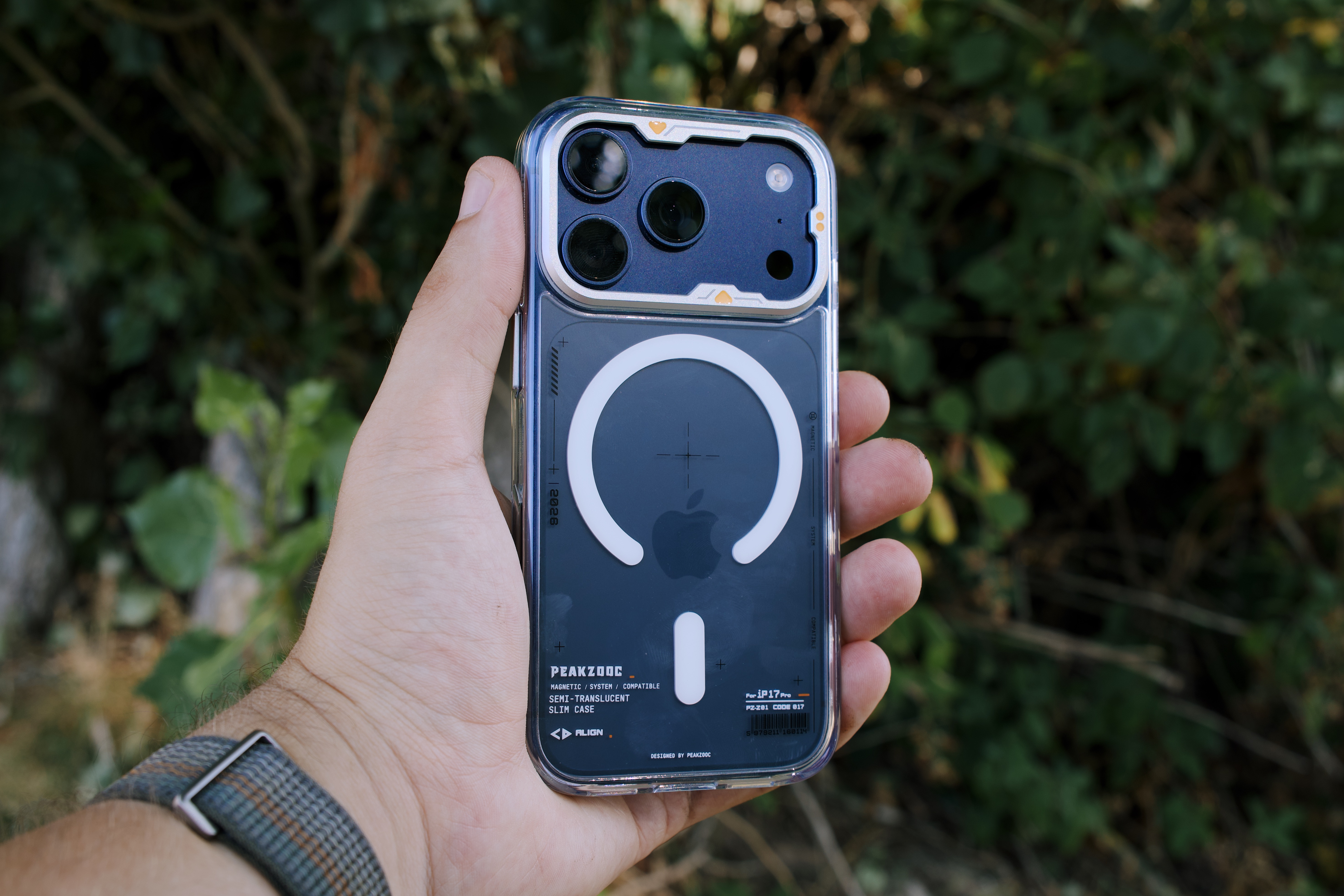 Peakzooc Icebound do iPhone 17 Pro – elegancja, MagSafe i przyjemne w dotyku wykończenie