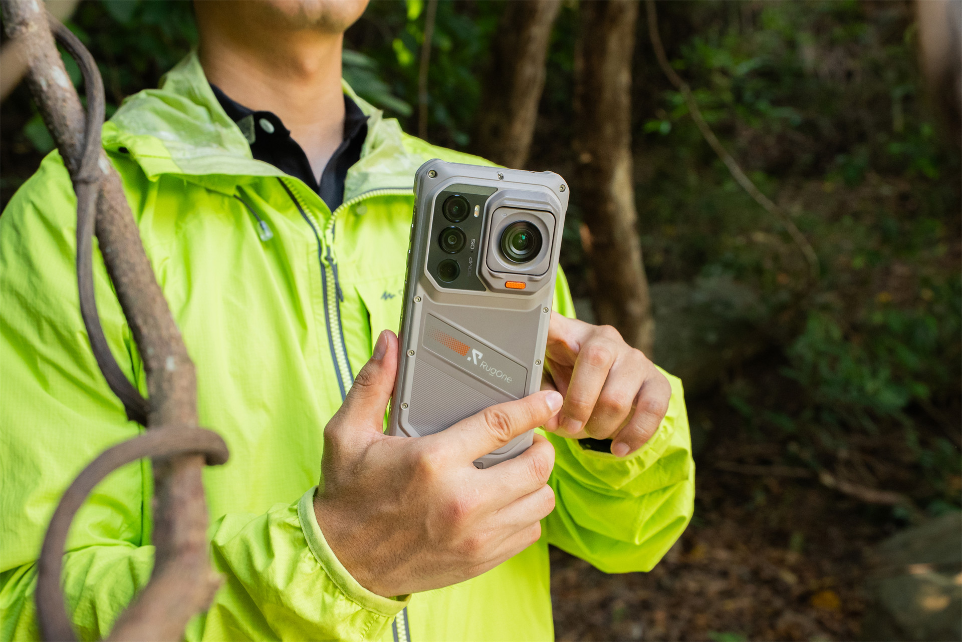 RugOne Xsnap 7 Pro – wytrzymały telefon z odłączaną kamerą sportową już w sprzedaży