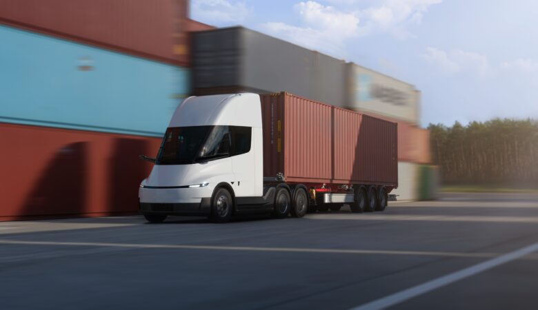 Ciężarówka Tesla Semi w Europie zaprezentowana na targach motoryzacyjnych IAA