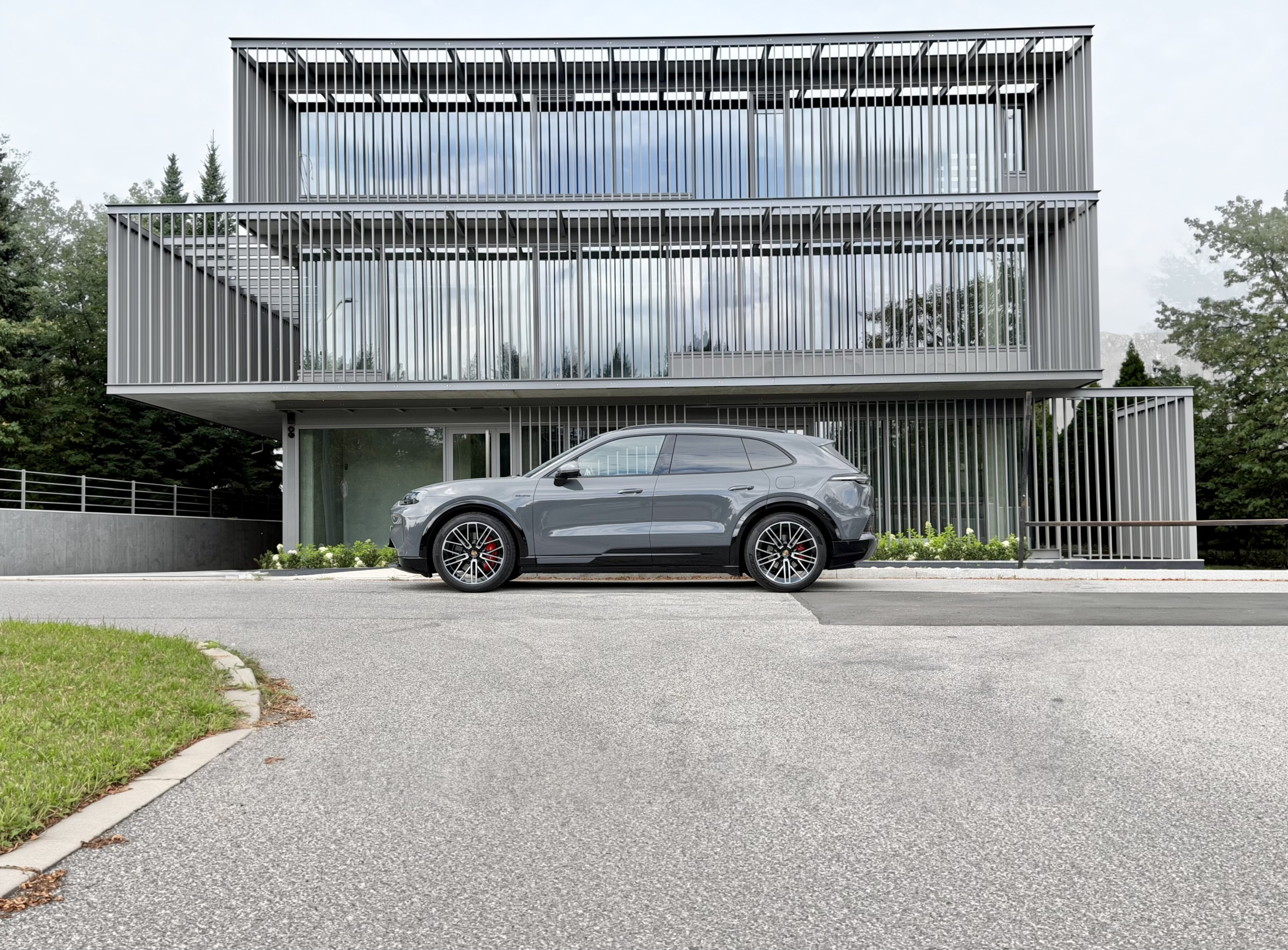 Porsche Cayenne Electric S - testowałem złoty środek elektrycznego SUV-a