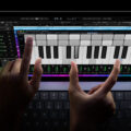 Nowy komputer Apple MacBook Pro M5 z ekranem PROLED XDR na biurku